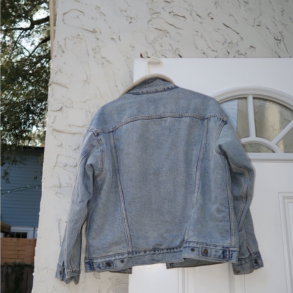 LevisXurban outfitters denim on the outside cozy on the inside jacket - Picture 4 of 5